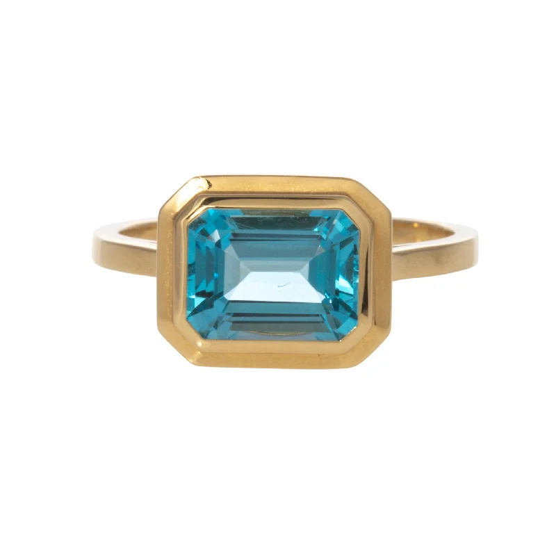 Goshwara Emerald-Cut Blue Topaz Bezel Set 18K Gold Ring