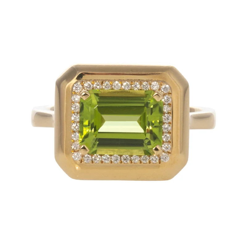 Goshwara Emerald-Cut Peridot & Diamond 18K Gold Ring