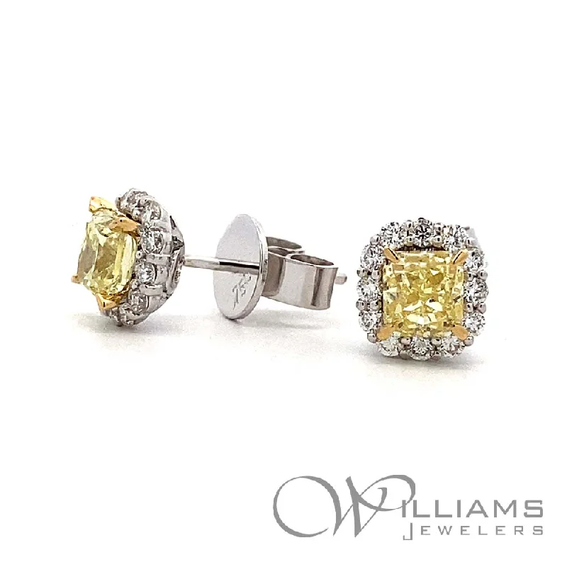 Williams Signature 18 Karat Diamond Earrings