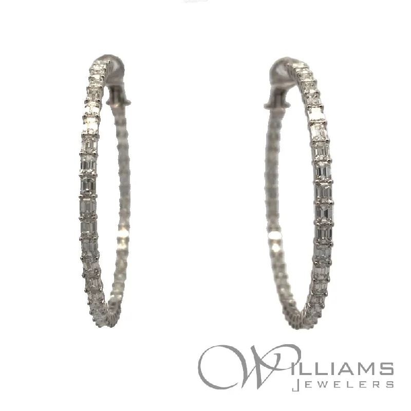 Williams Signature 18 Karat Diamond Earrings