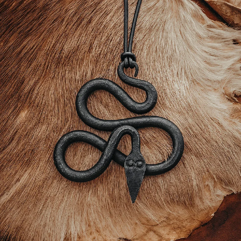 Jörmungandr Amulet, Iron